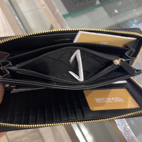 MICHAEL KORS Leather Continental Phone Holder Wristlet Wallet 
Black 
NWT - Picture 11 of 16